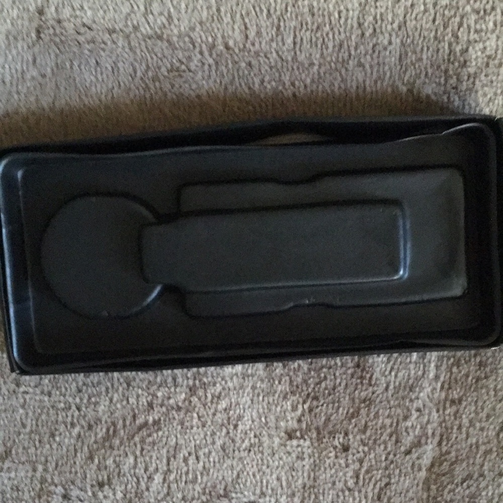 Black & Silver Lexus Logo Keychain - Branded Leather & Metal Key Ring - Picture 5 of 5